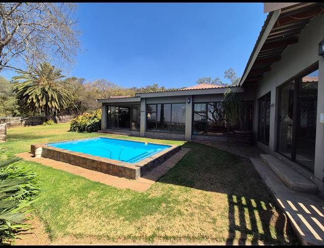 4 BEDROOM HOUSE FOR SALE IN HOUTKOP AH